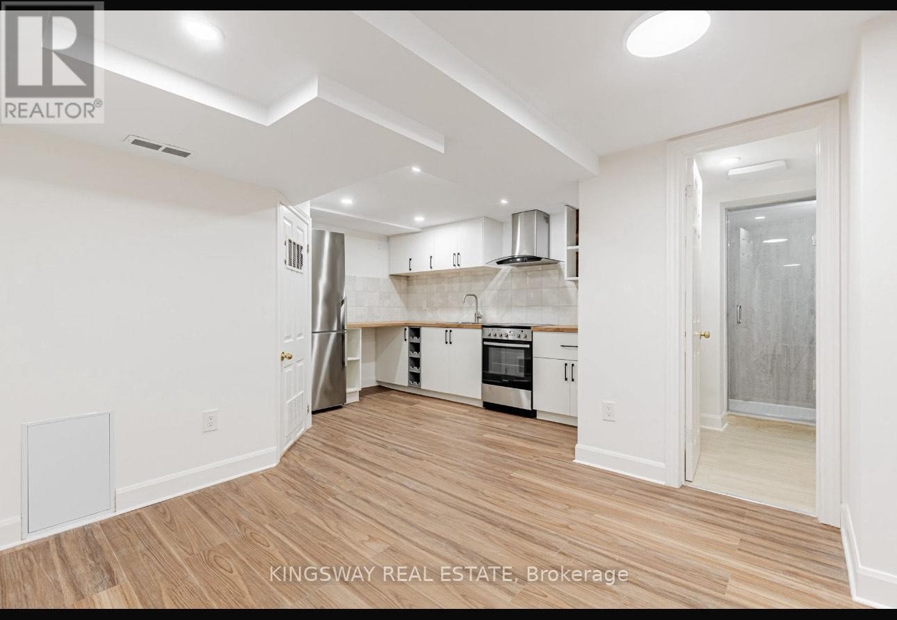 












26 REID MANOR

,
Toronto (Stonegate-Queensway),




Ontario
M8Y2H7

