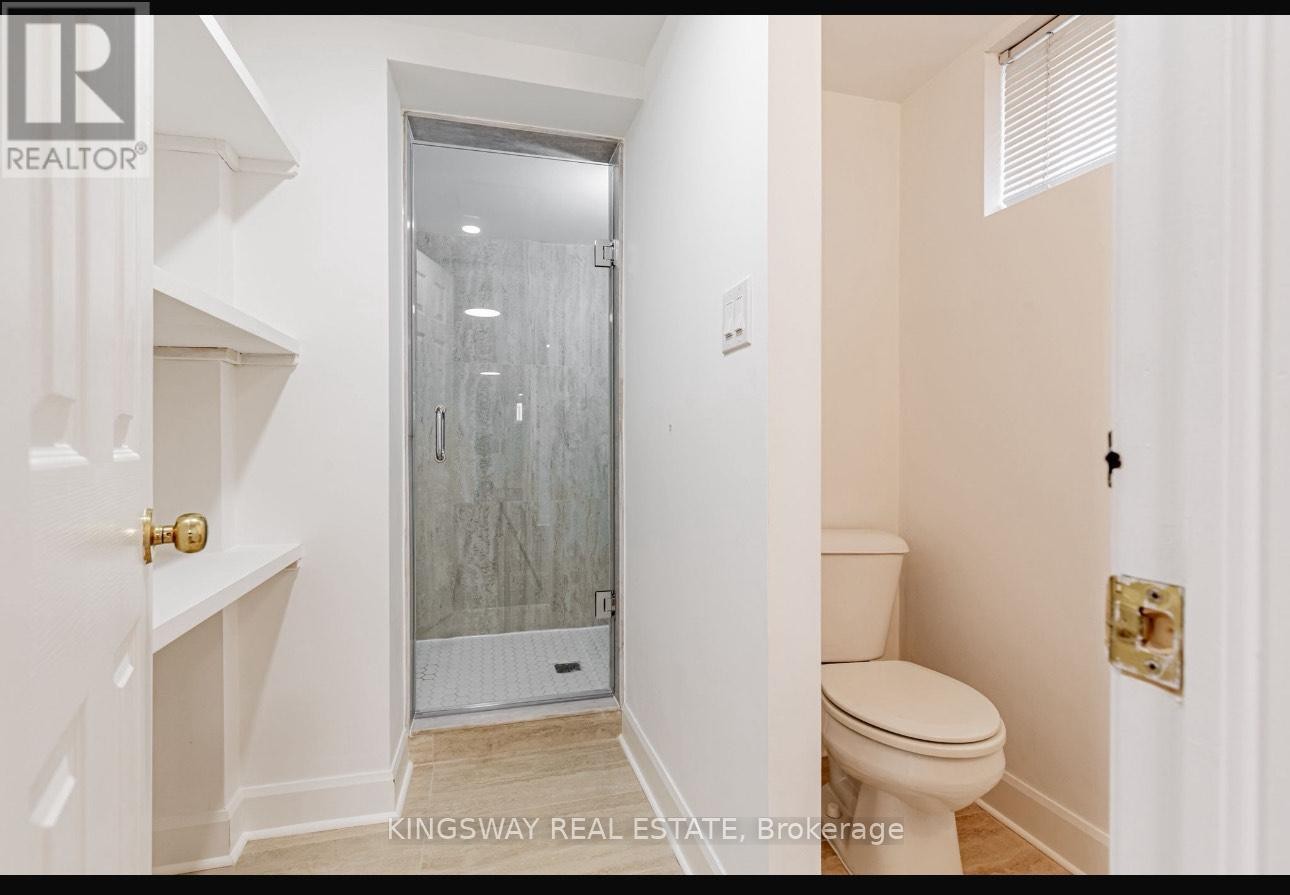 












26 REID MANOR

,
Toronto (Stonegate-Queensway),




Ontario
M8Y2H7

