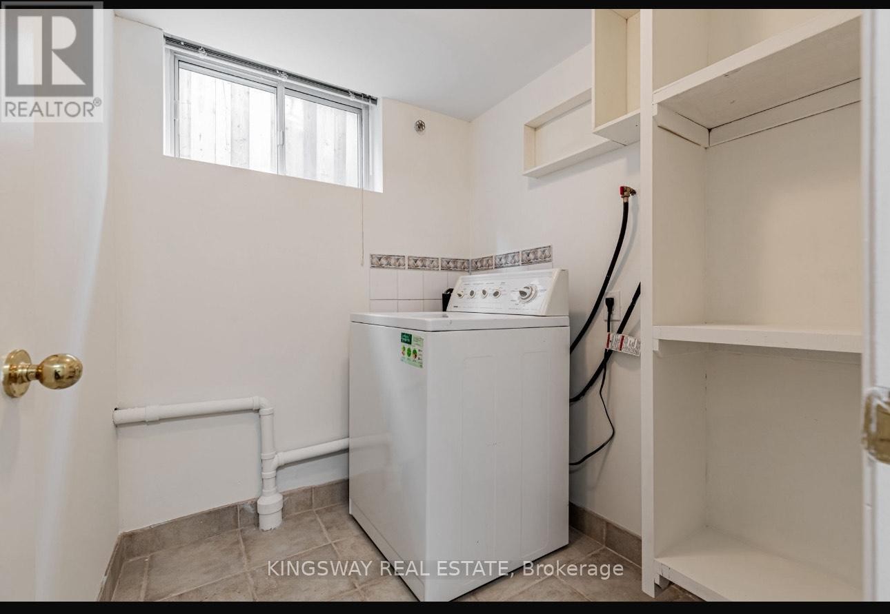 












26 REID MANOR

,
Toronto (Stonegate-Queensway),




Ontario
M8Y2H7

