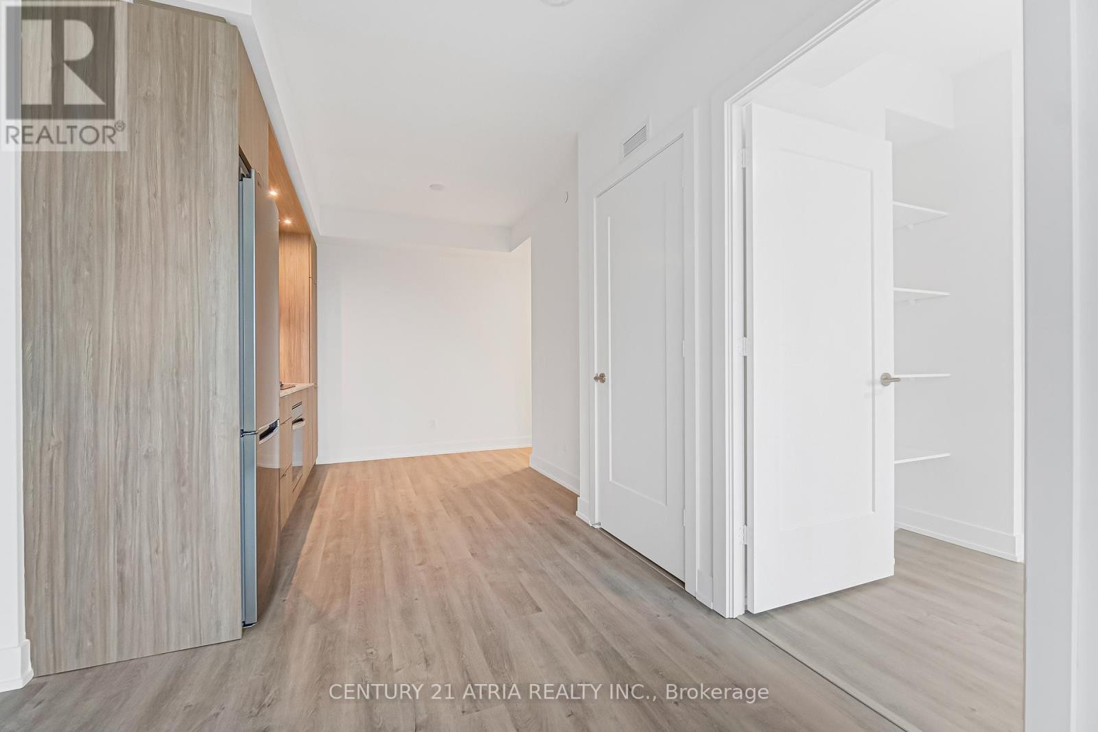 












615 - 60 CENTRAL PARK ROADWAY

,
Toronto (Islington-City Centre West),




Ontario
M9A0E6

