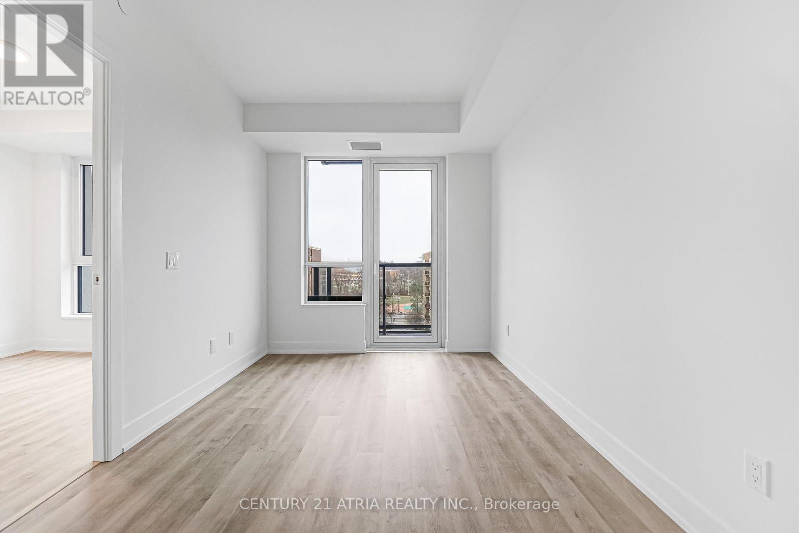 












615 - 60 CENTRAL PARK ROADWAY

,
Toronto (Islington-City Centre West),




Ontario
M9A0E6

