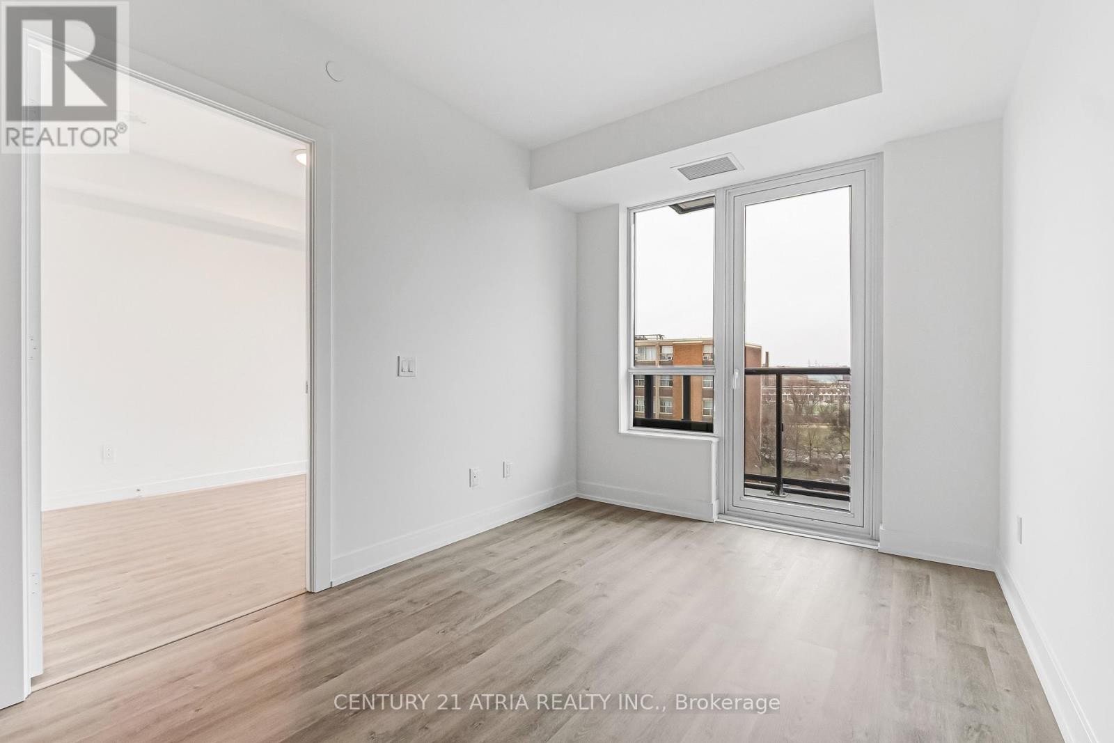 












615 - 60 CENTRAL PARK ROADWAY

,
Toronto (Islington-City Centre West),




Ontario
M9A0E6

