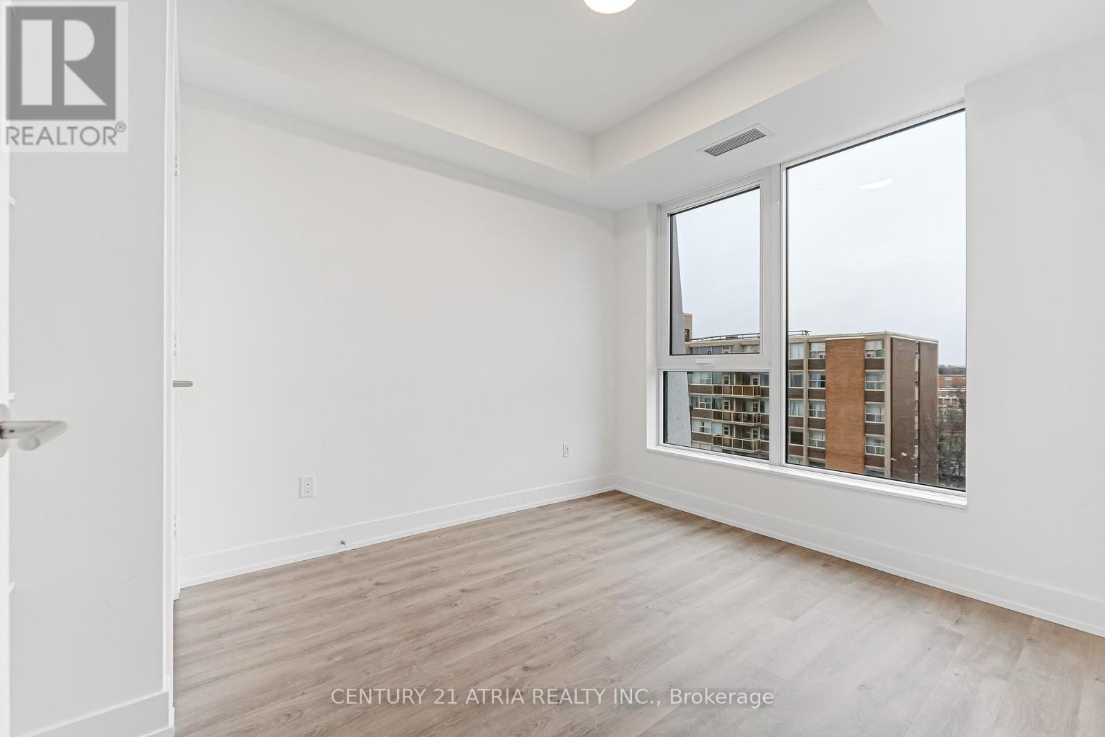 












615 - 60 CENTRAL PARK ROADWAY

,
Toronto (Islington-City Centre West),




Ontario
M9A0E6

