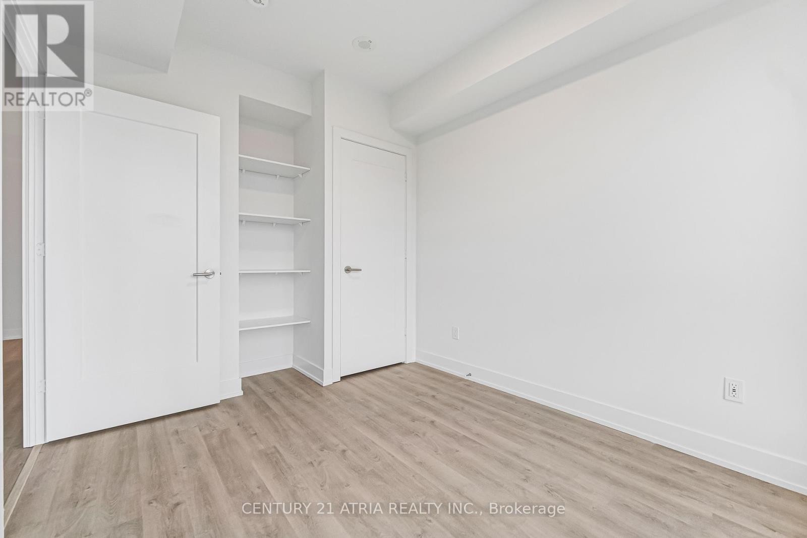 












615 - 60 CENTRAL PARK ROADWAY

,
Toronto (Islington-City Centre West),




Ontario
M9A0E6

