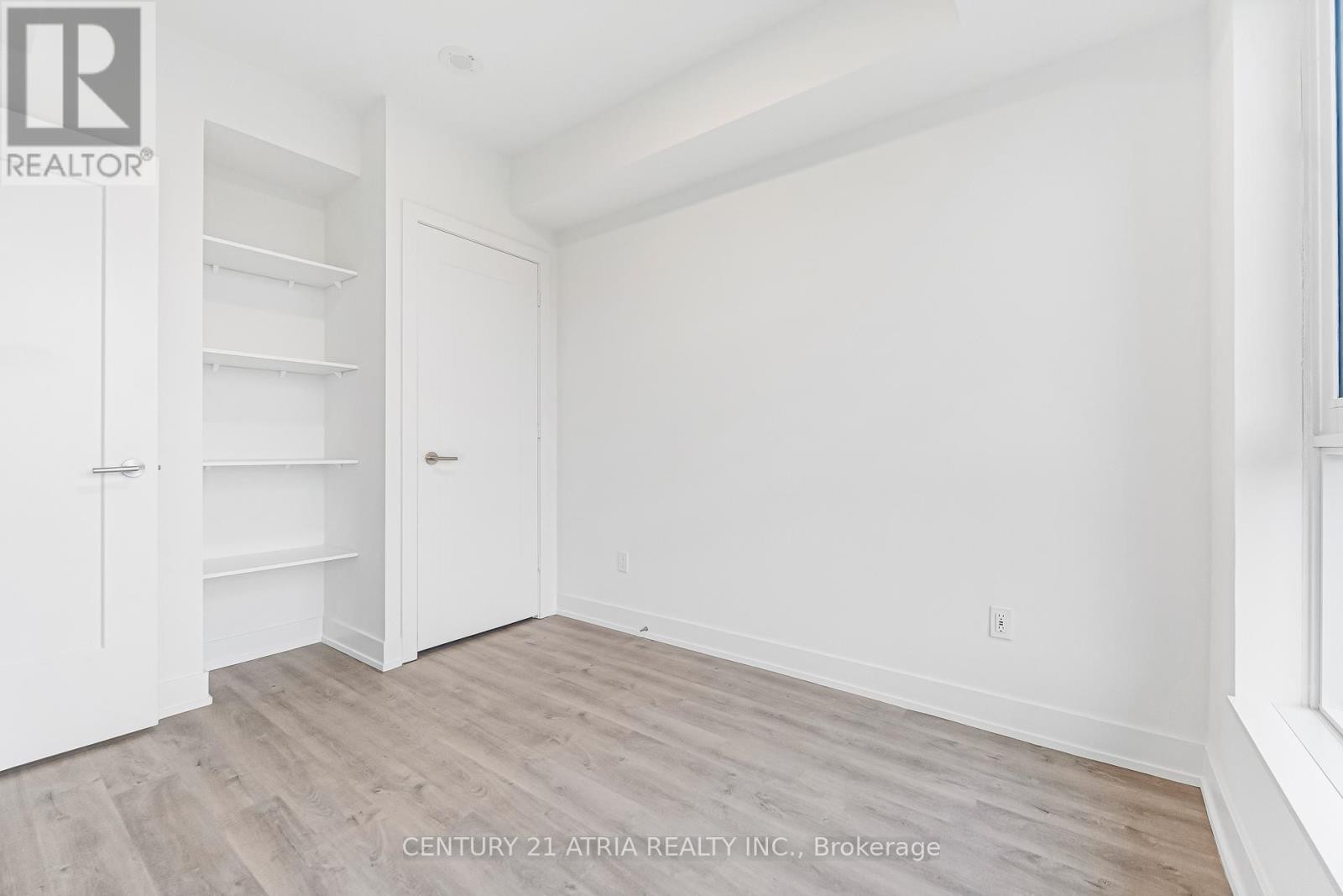 












615 - 60 CENTRAL PARK ROADWAY

,
Toronto (Islington-City Centre West),




Ontario
M9A0E6

