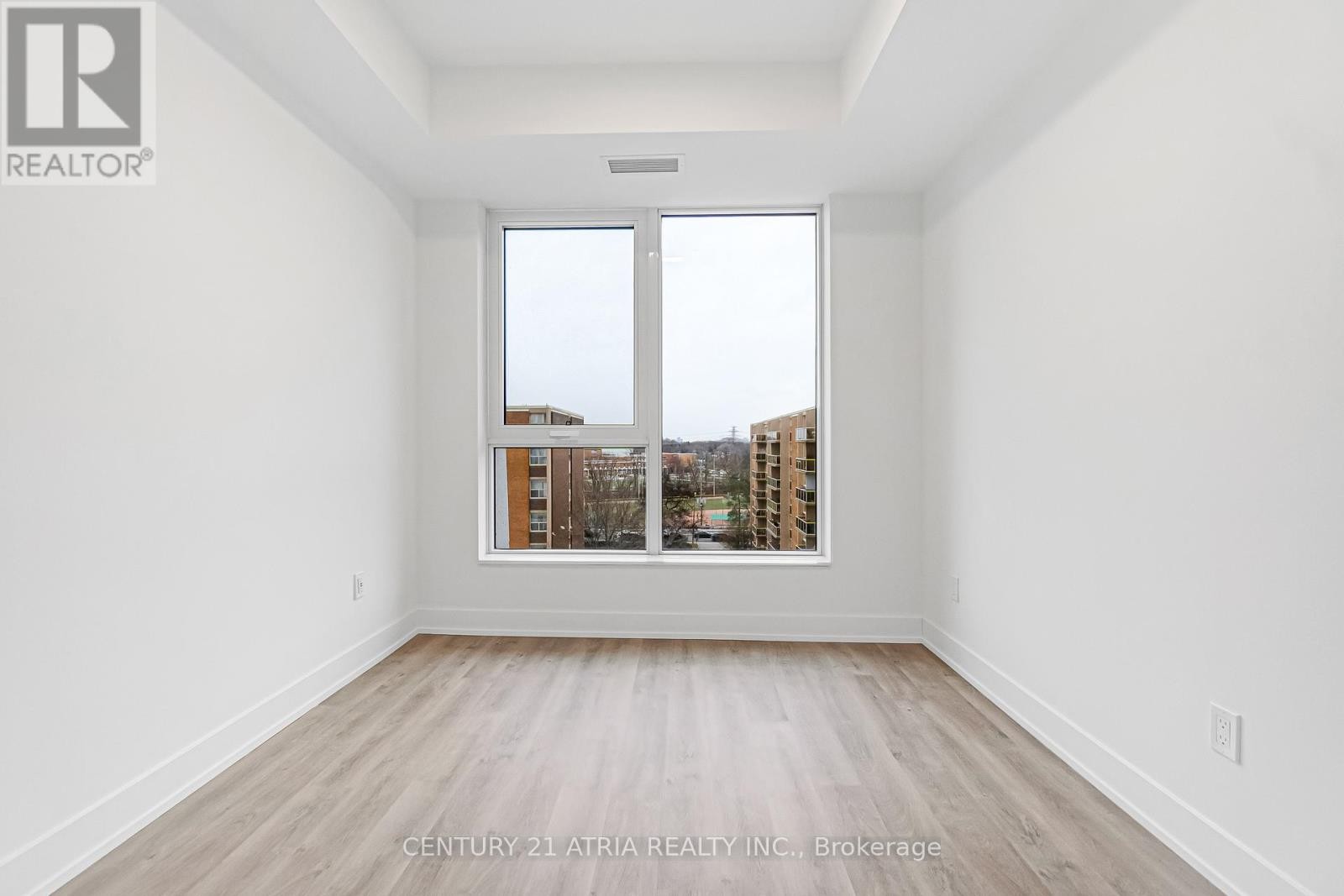 












615 - 60 CENTRAL PARK ROADWAY

,
Toronto (Islington-City Centre West),




Ontario
M9A0E6

