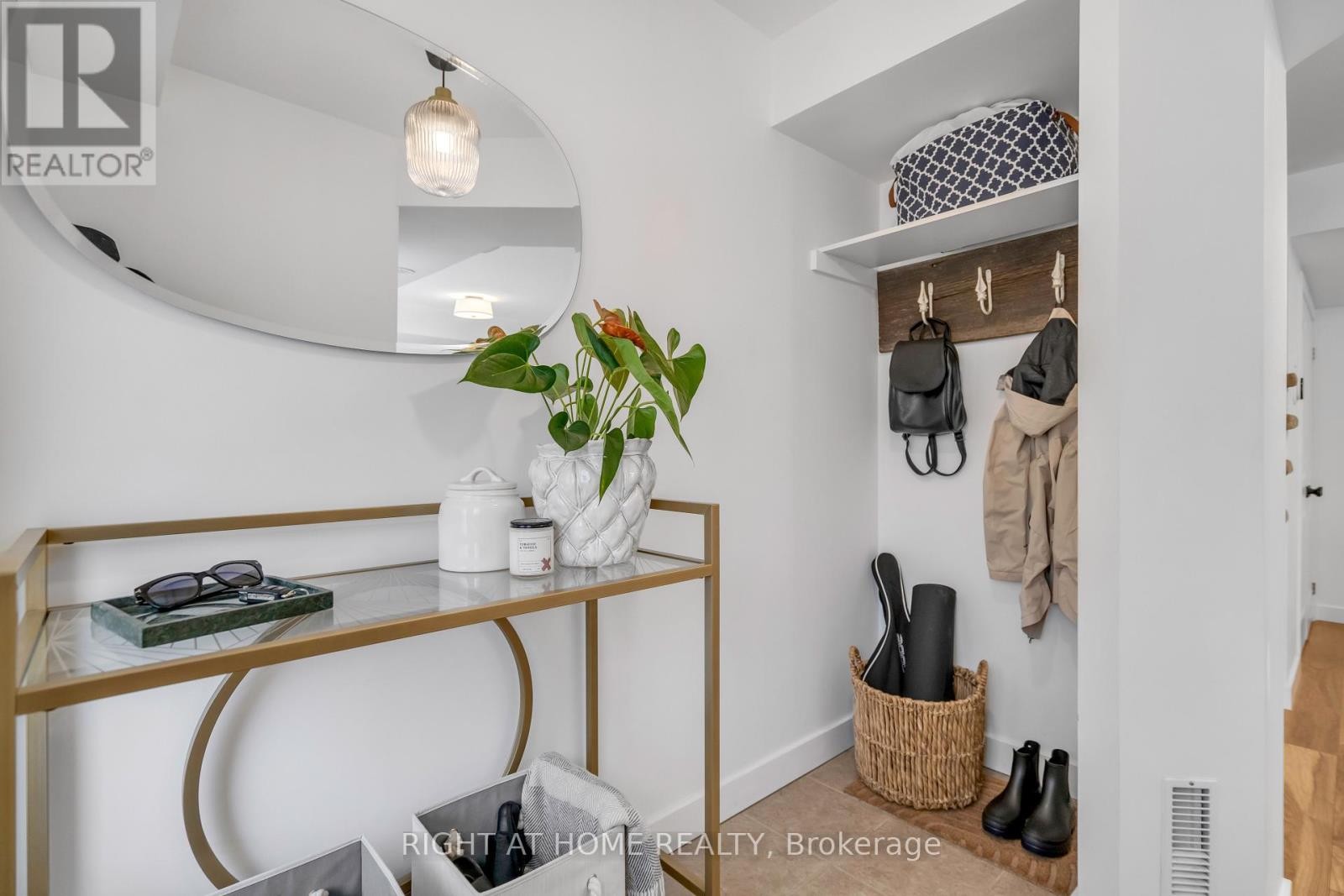 












146 - 12 FOUNDRY AVENUE

,
Toronto (Dovercourt-Wallace Emerson-Junction),




Ontario
M6H0A7

