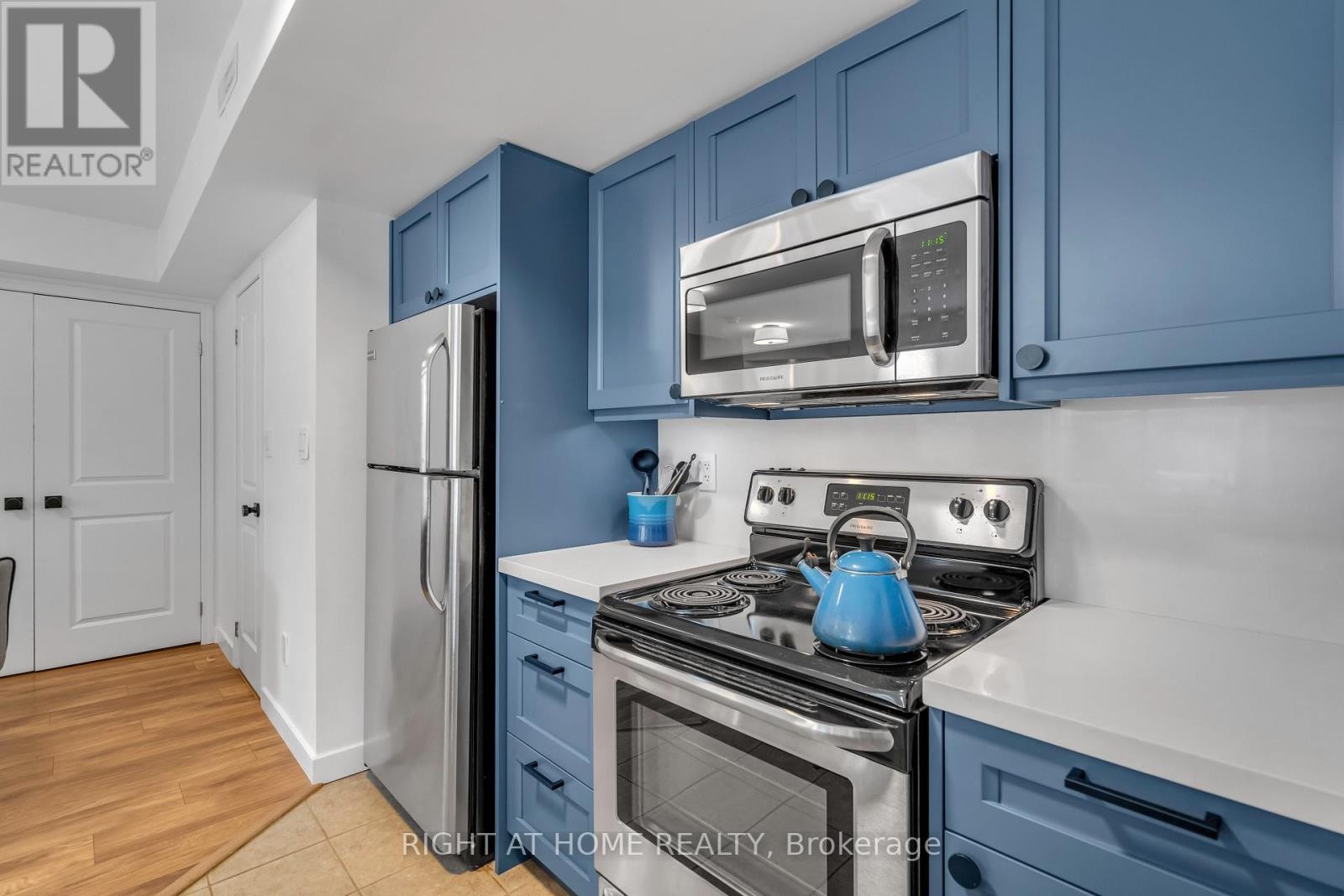 












146 - 12 FOUNDRY AVENUE

,
Toronto (Dovercourt-Wallace Emerson-Junction),




Ontario
M6H0A7

