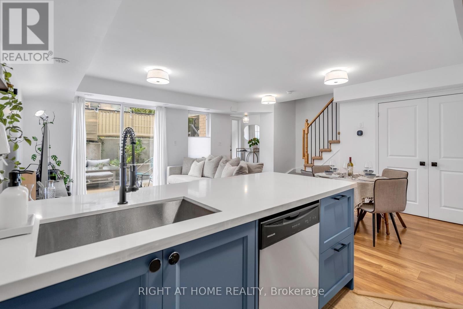 












146 - 12 FOUNDRY AVENUE

,
Toronto (Dovercourt-Wallace Emerson-Junction),




Ontario
M6H0A7

