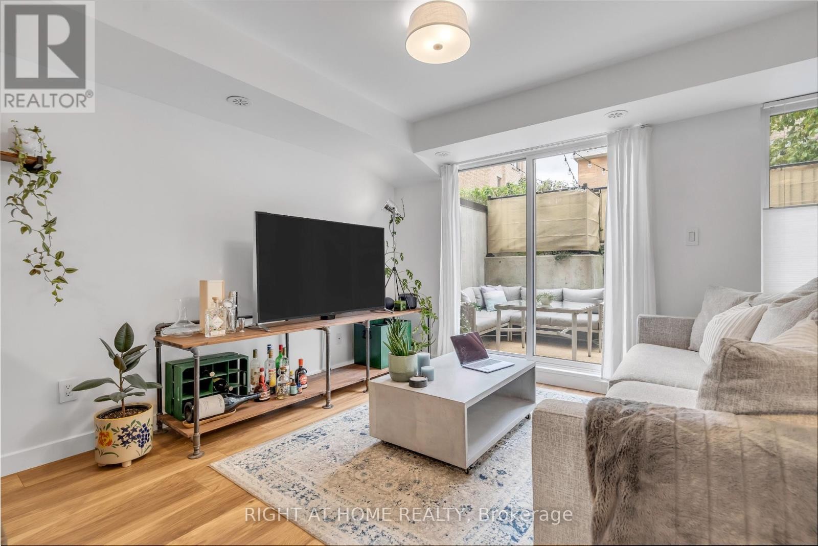 












146 - 12 FOUNDRY AVENUE

,
Toronto (Dovercourt-Wallace Emerson-Junction),




Ontario
M6H0A7

