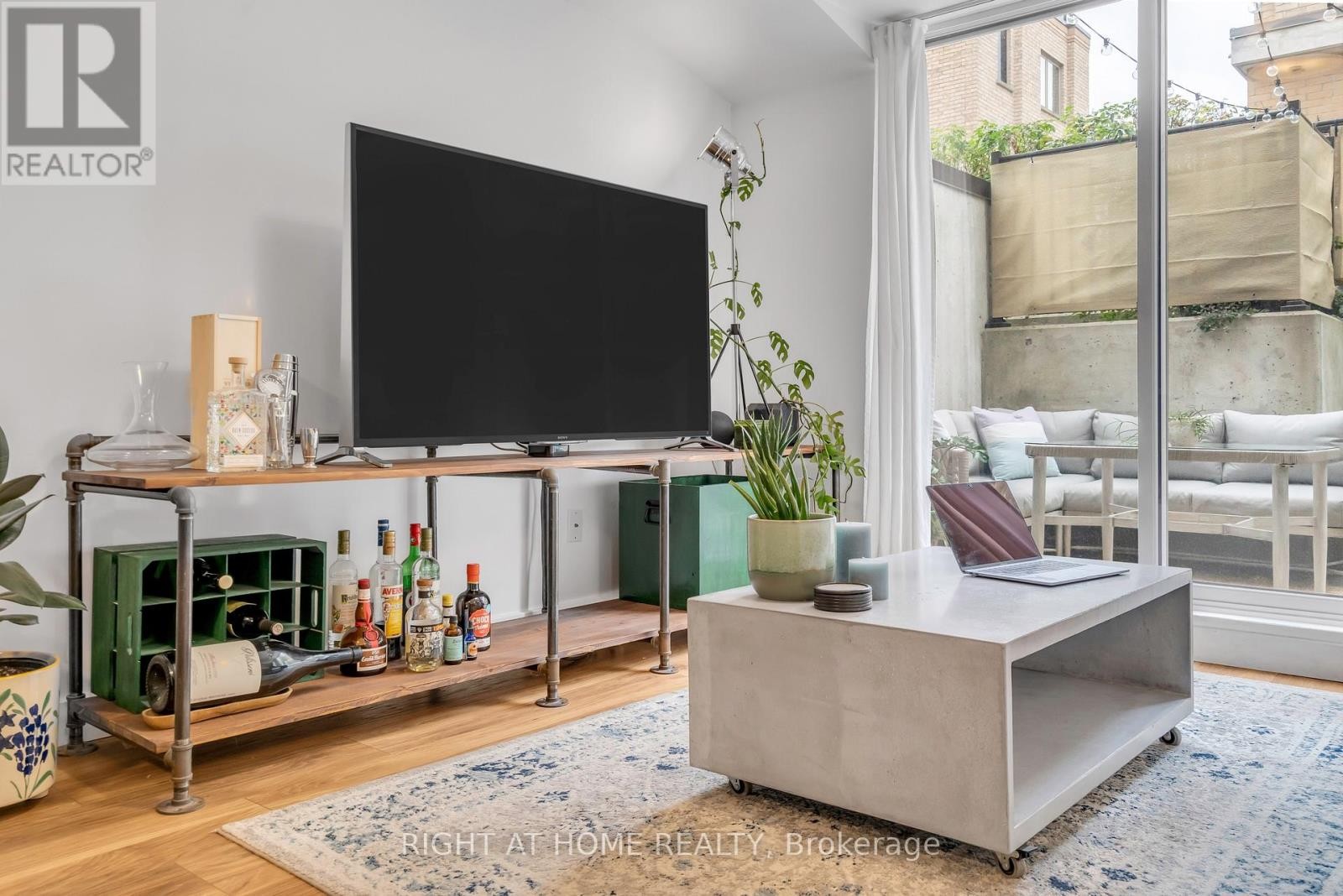 












146 - 12 FOUNDRY AVENUE

,
Toronto (Dovercourt-Wallace Emerson-Junction),




Ontario
M6H0A7

