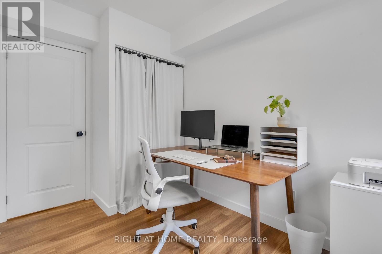 












146 - 12 FOUNDRY AVENUE

,
Toronto (Dovercourt-Wallace Emerson-Junction),




Ontario
M6H0A7

