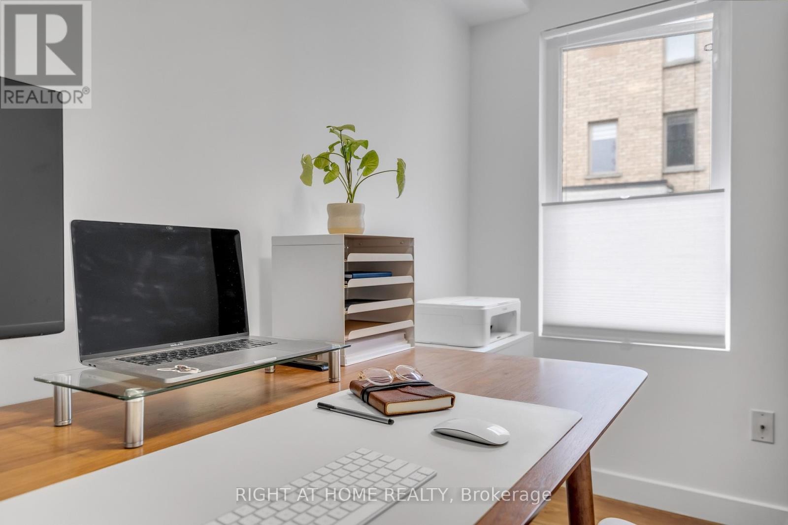 












146 - 12 FOUNDRY AVENUE

,
Toronto (Dovercourt-Wallace Emerson-Junction),




Ontario
M6H0A7

