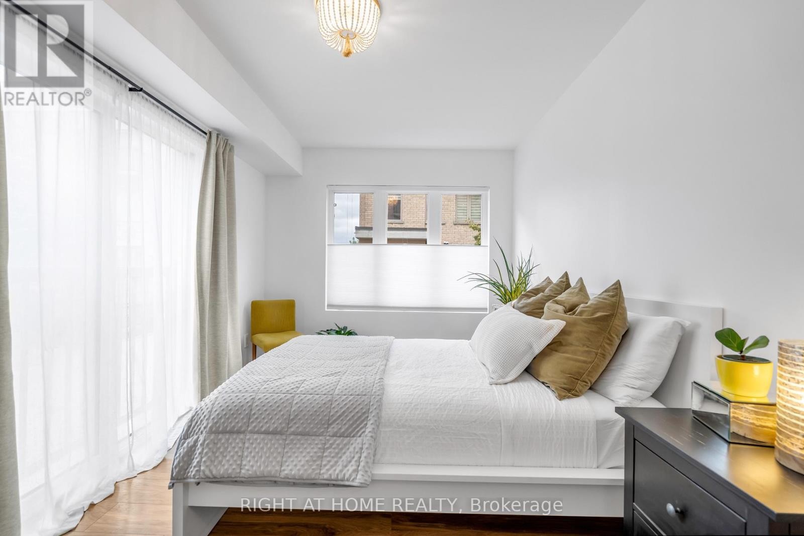 












146 - 12 FOUNDRY AVENUE

,
Toronto (Dovercourt-Wallace Emerson-Junction),




Ontario
M6H0A7

