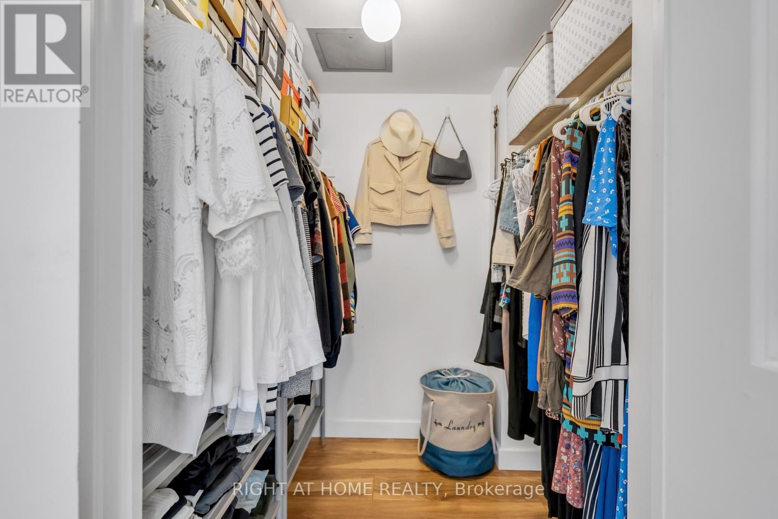 












146 - 12 FOUNDRY AVENUE

,
Toronto (Dovercourt-Wallace Emerson-Junction),




Ontario
M6H0A7

