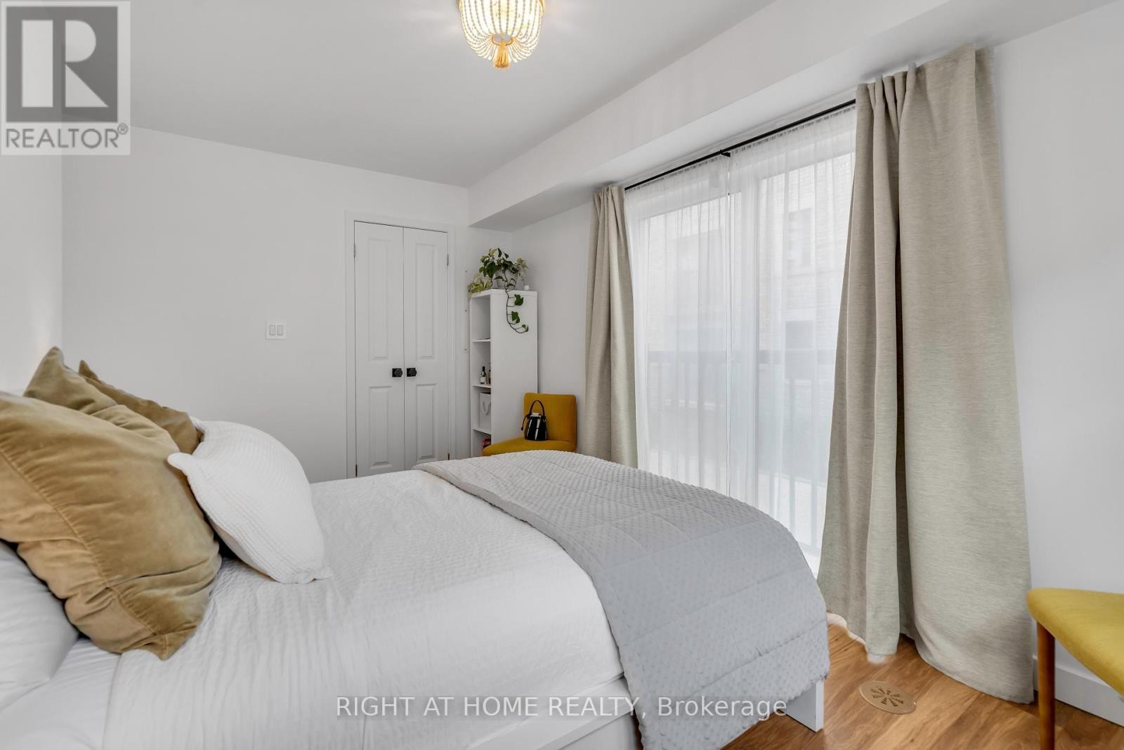 












146 - 12 FOUNDRY AVENUE

,
Toronto (Dovercourt-Wallace Emerson-Junction),




Ontario
M6H0A7

