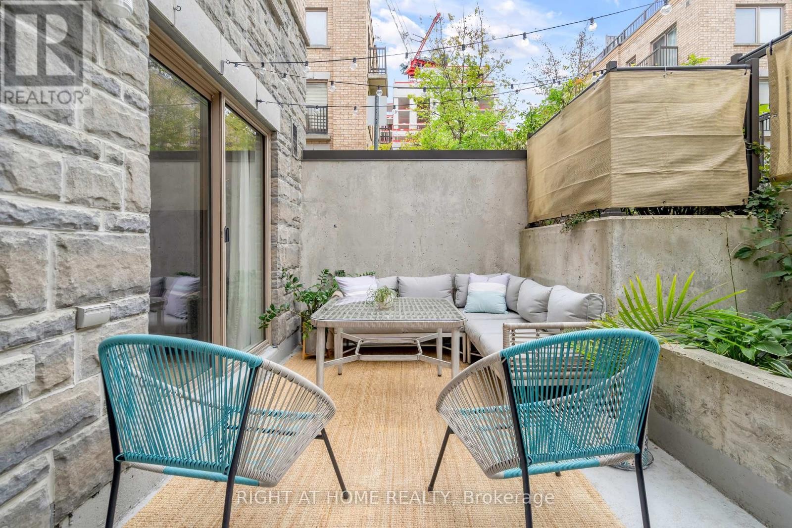 












146 - 12 FOUNDRY AVENUE

,
Toronto (Dovercourt-Wallace Emerson-Junction),




Ontario
M6H0A7

