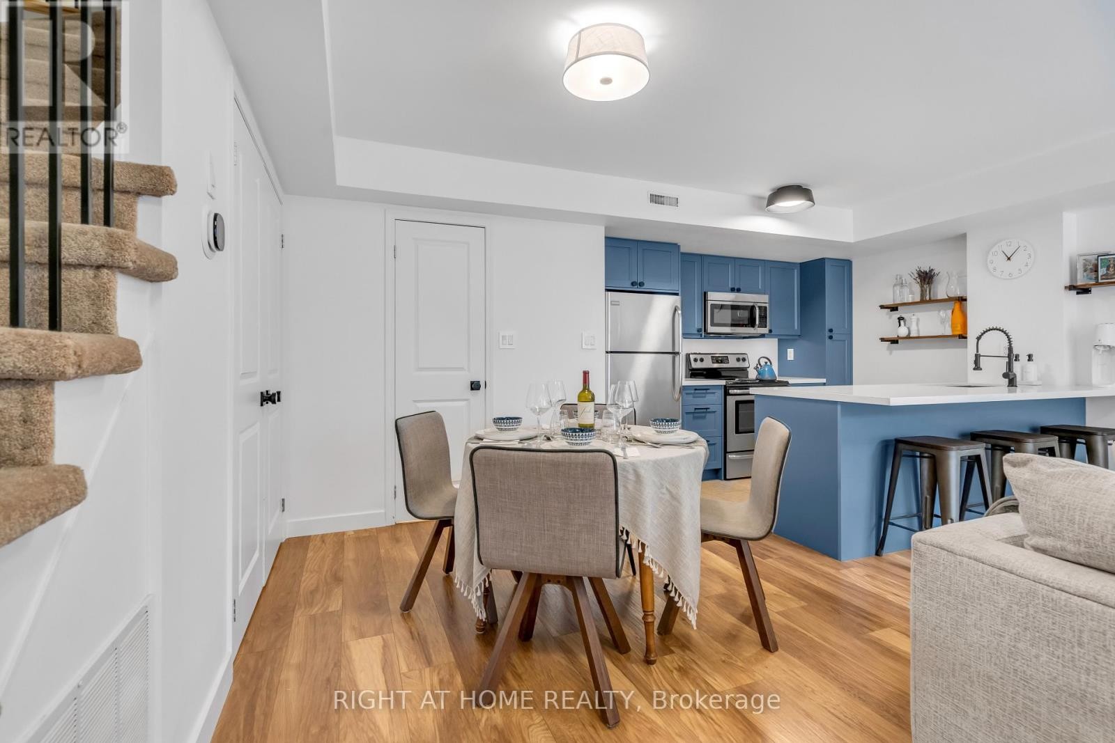 












146 - 12 FOUNDRY AVENUE

,
Toronto (Dovercourt-Wallace Emerson-Junction),




Ontario
M6H0A7

