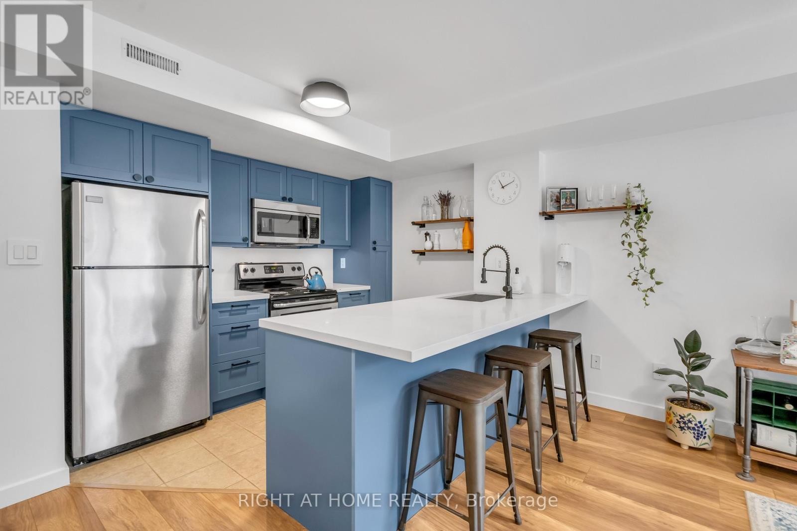 












146 - 12 FOUNDRY AVENUE

,
Toronto (Dovercourt-Wallace Emerson-Junction),




Ontario
M6H0A7

