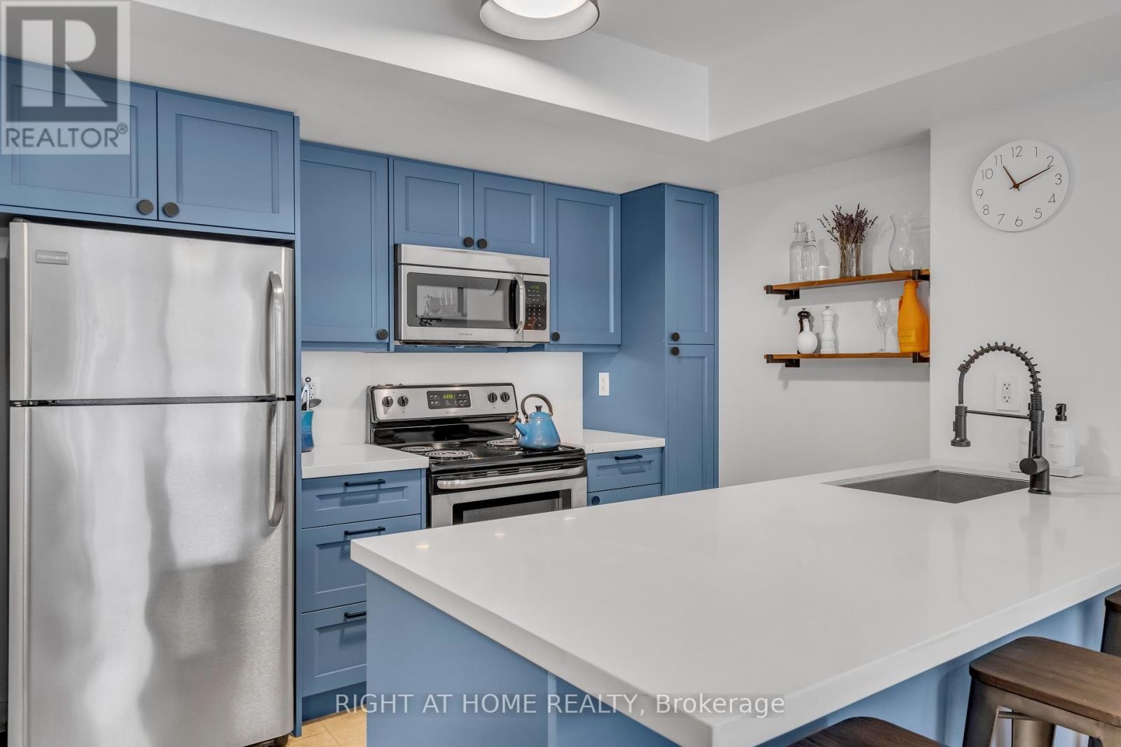 












146 - 12 FOUNDRY AVENUE

,
Toronto (Dovercourt-Wallace Emerson-Junction),




Ontario
M6H0A7

