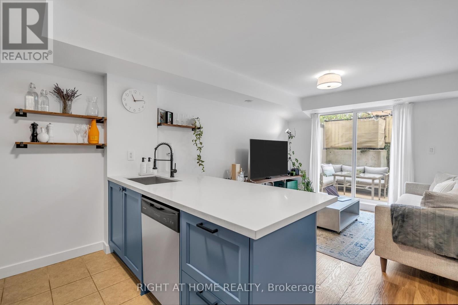 












146 - 12 FOUNDRY AVENUE

,
Toronto (Dovercourt-Wallace Emerson-Junction),




Ontario
M6H0A7

