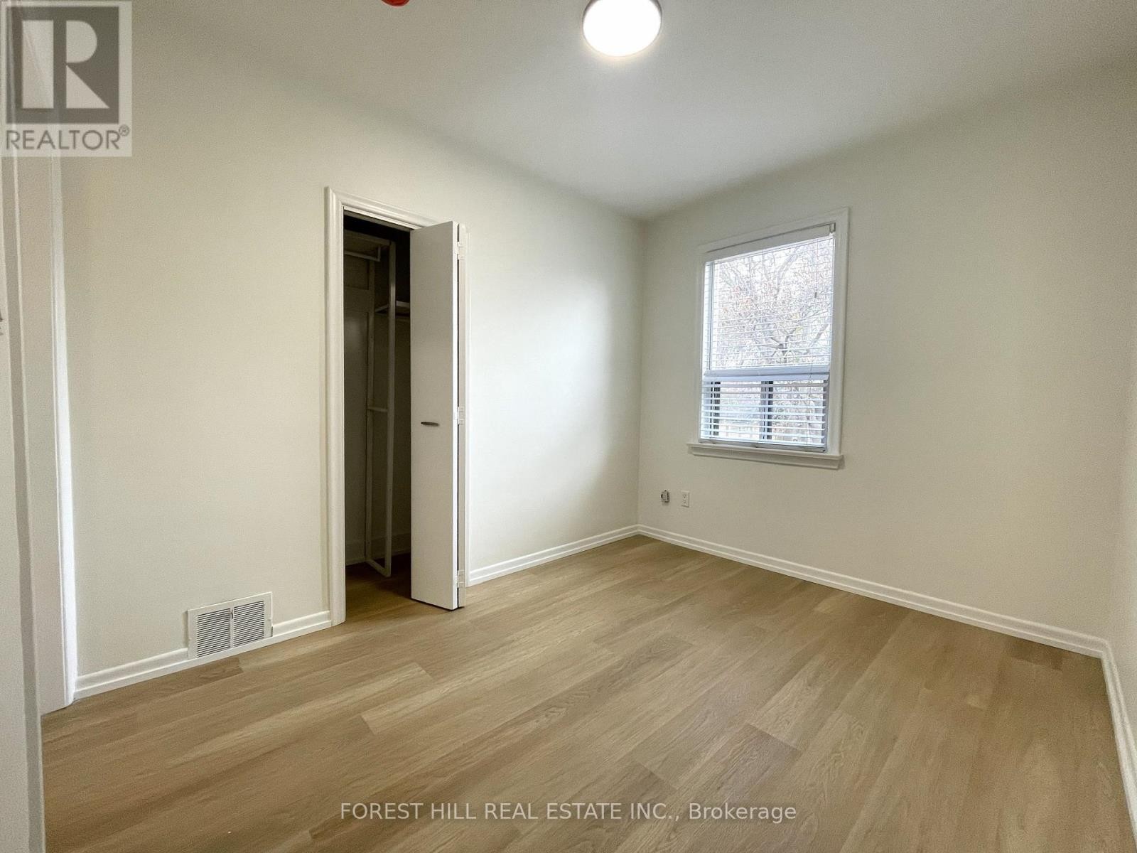 












117 NORTH CARSON STREET

,
Toronto (Alderwood),




Ontario
M8W4C7

