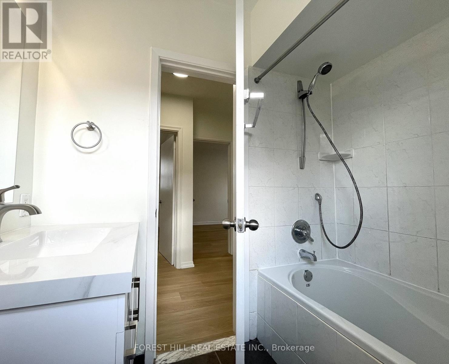 












117 NORTH CARSON STREET

,
Toronto (Alderwood),




Ontario
M8W4C7

