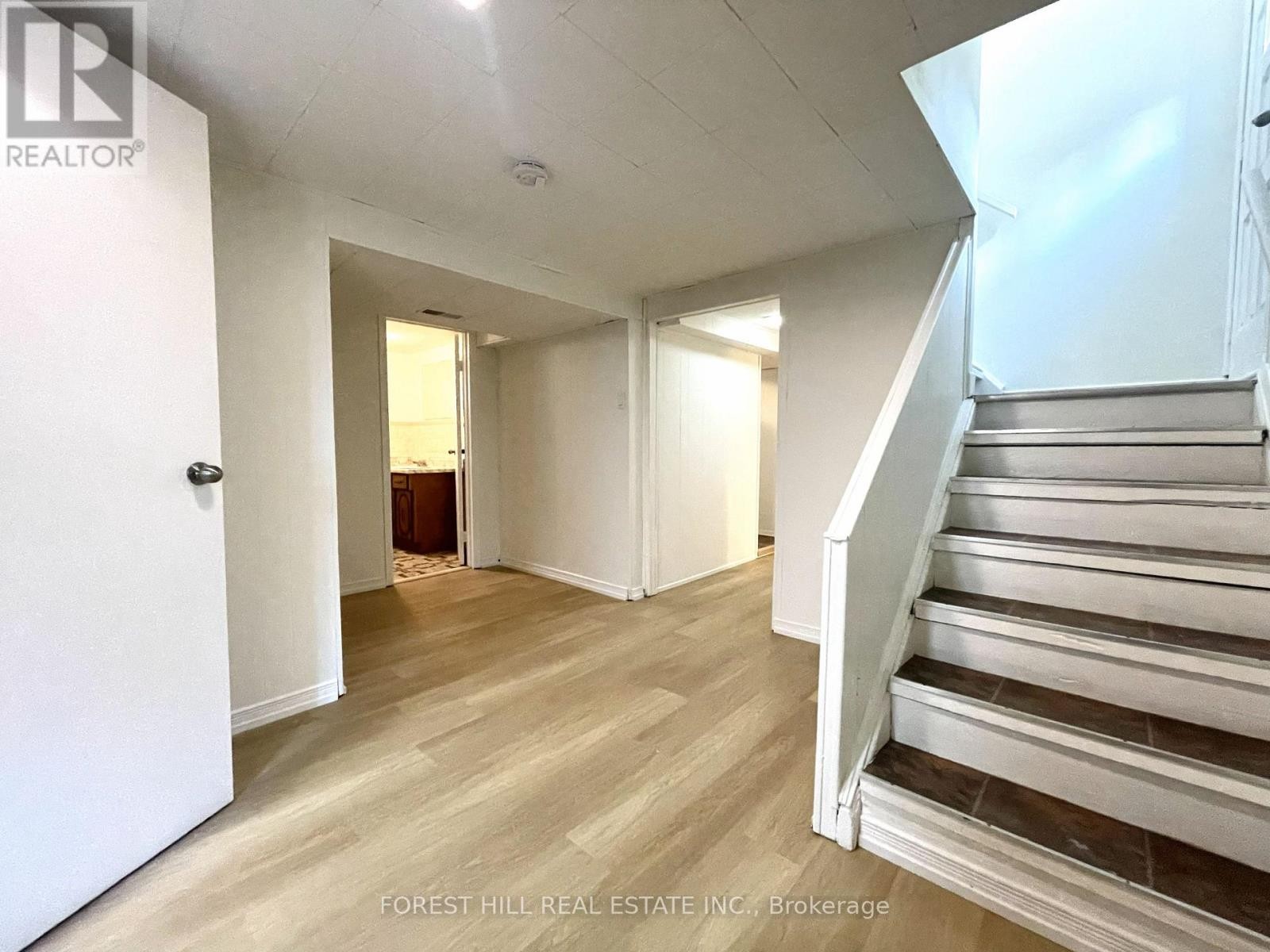 












117 NORTH CARSON STREET

,
Toronto (Alderwood),




Ontario
M8W4C7

