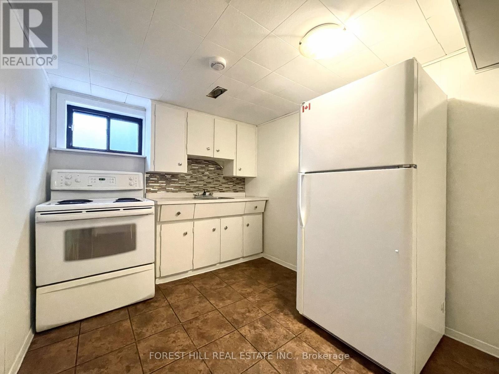 












117 NORTH CARSON STREET

,
Toronto (Alderwood),




Ontario
M8W4C7

