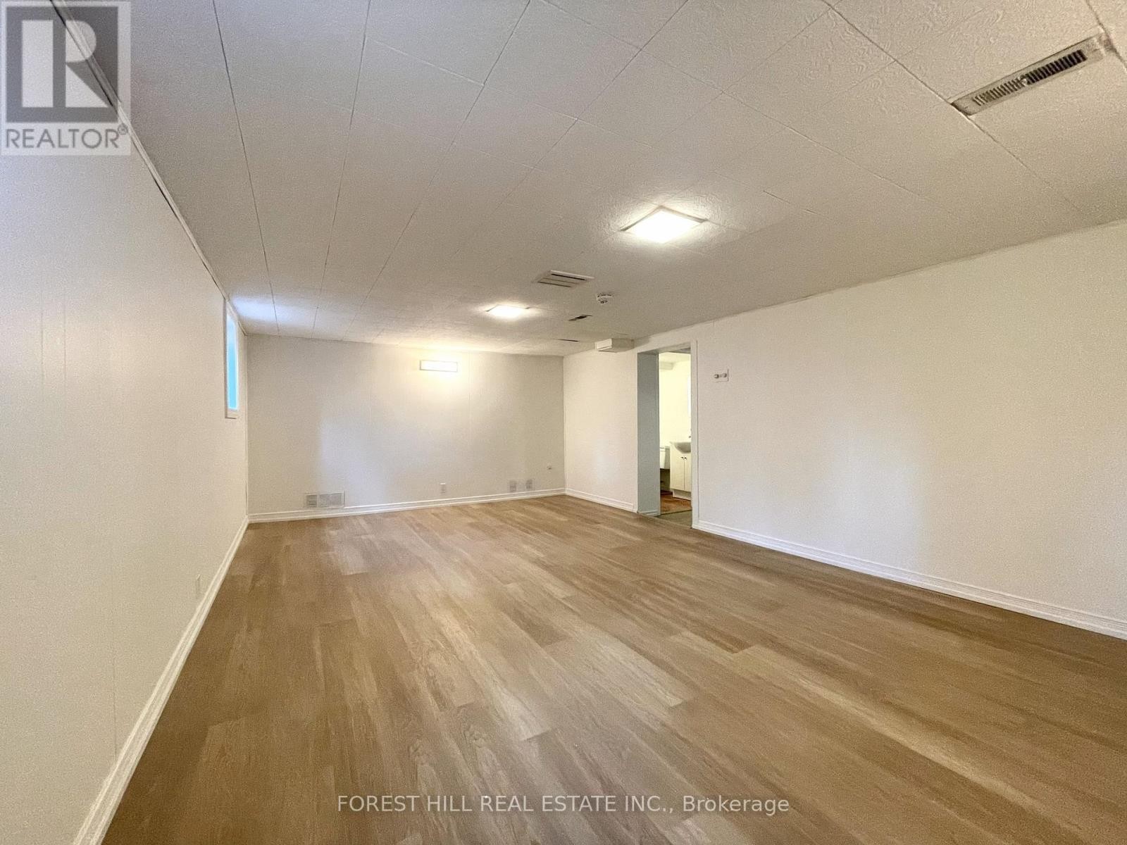 












117 NORTH CARSON STREET

,
Toronto (Alderwood),




Ontario
M8W4C7

