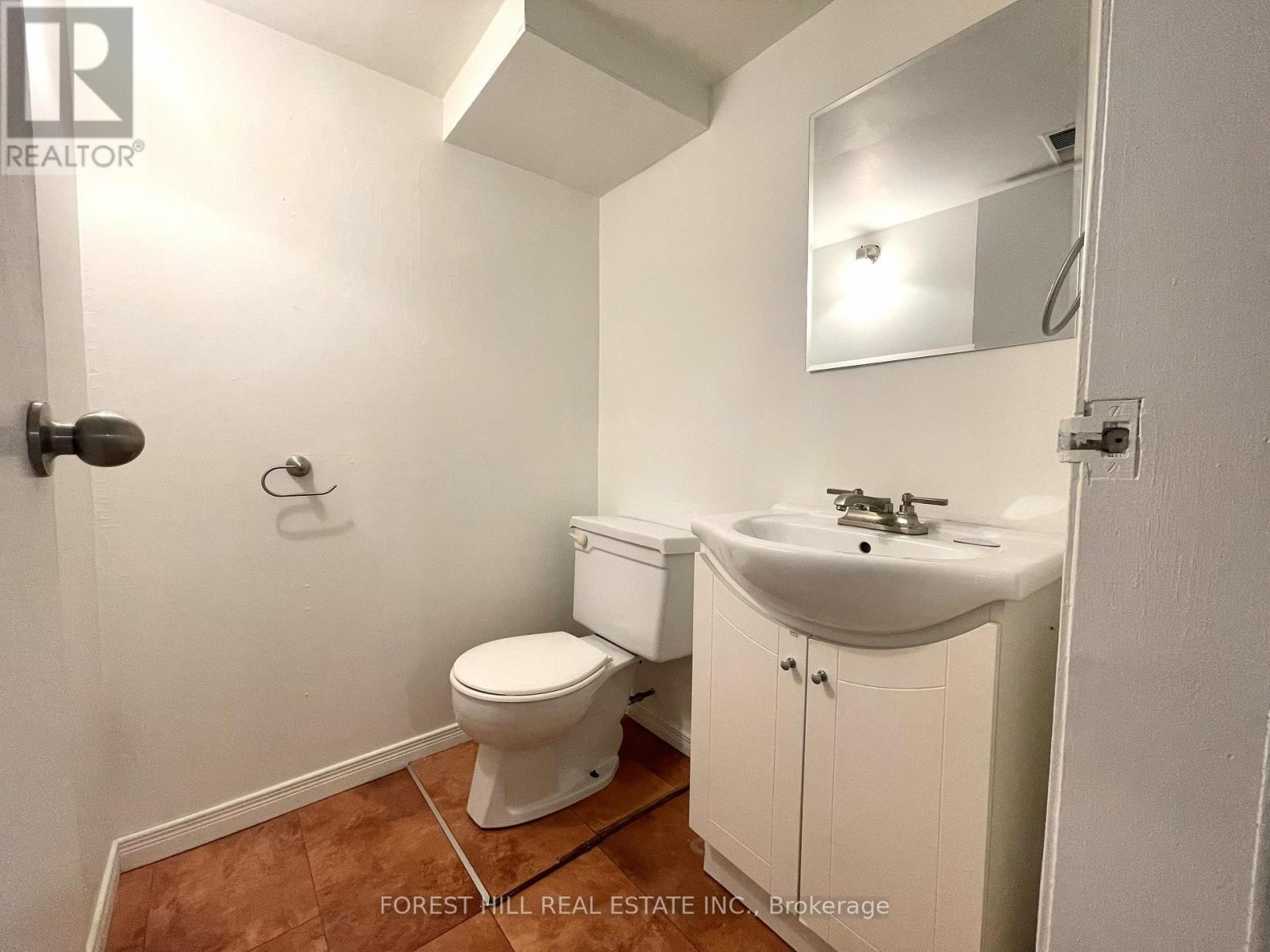 












117 NORTH CARSON STREET

,
Toronto (Alderwood),




Ontario
M8W4C7

