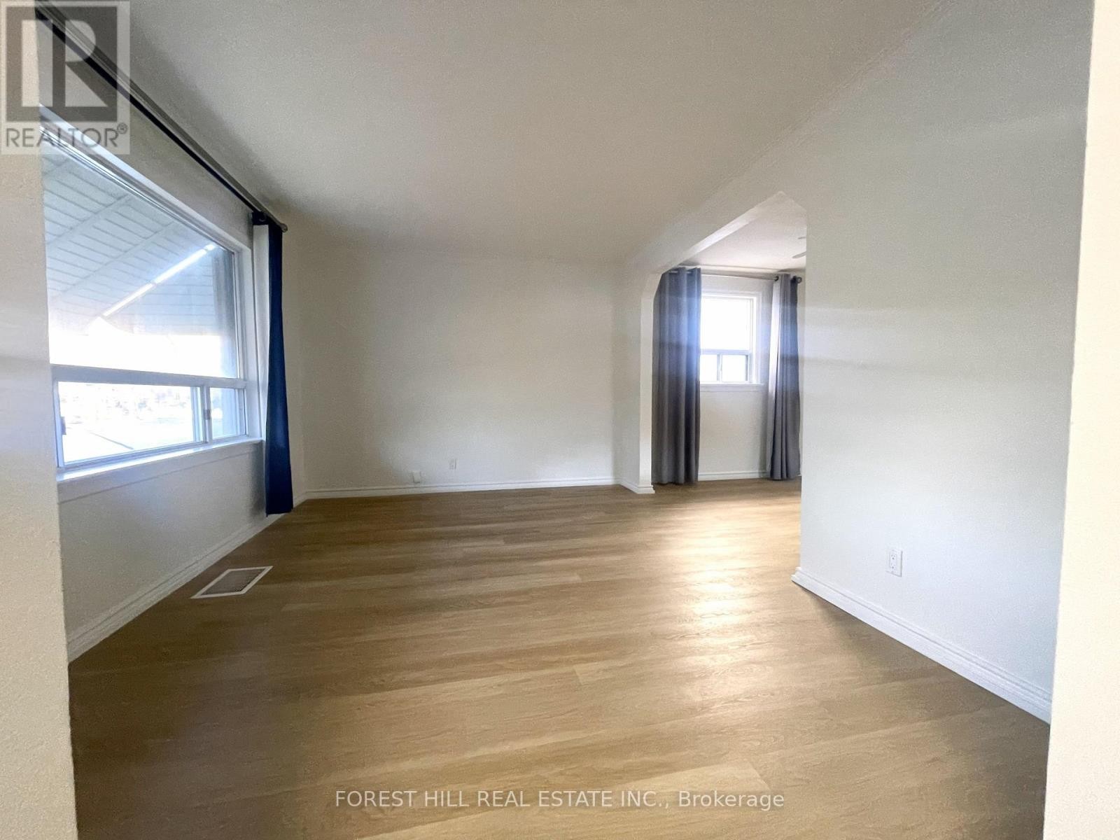 












117 NORTH CARSON STREET

,
Toronto (Alderwood),




Ontario
M8W4C7

