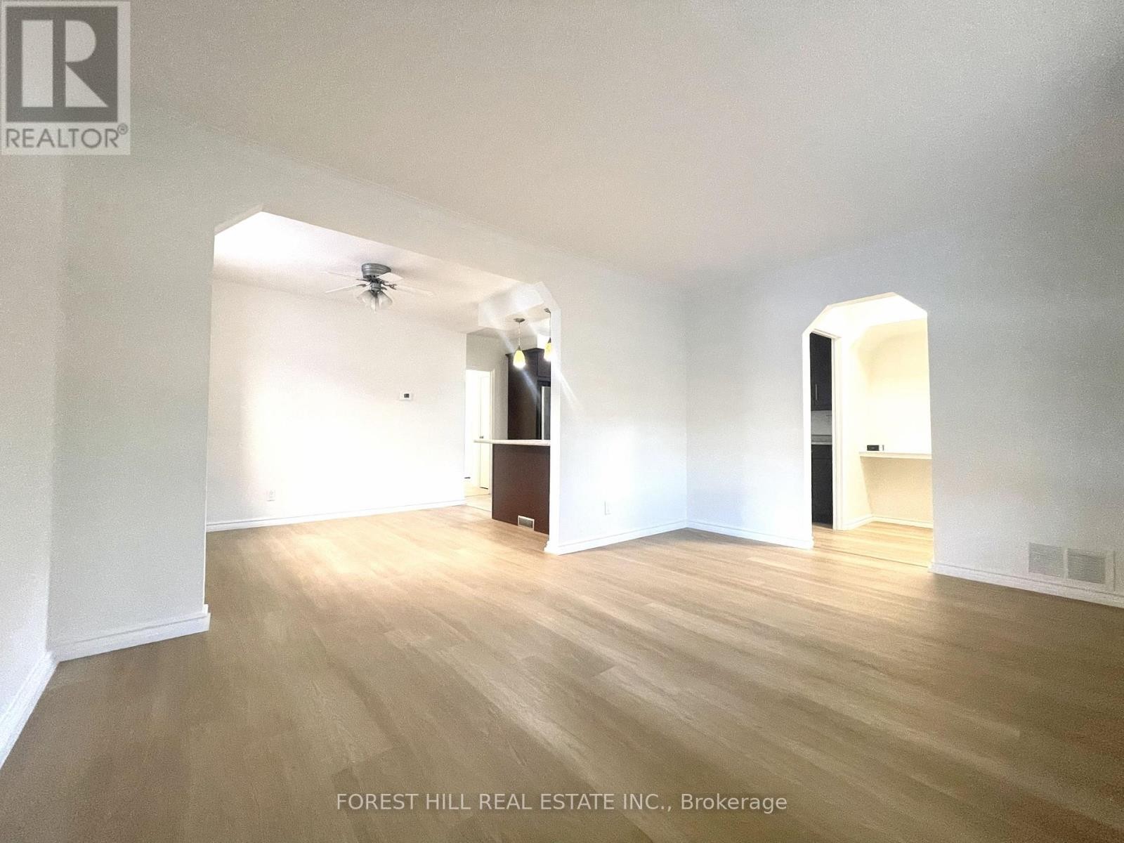 












117 NORTH CARSON STREET

,
Toronto (Alderwood),




Ontario
M8W4C7

