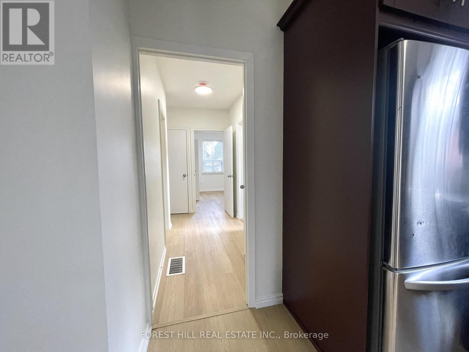 












117 NORTH CARSON STREET

,
Toronto (Alderwood),




Ontario
M8W4C7

