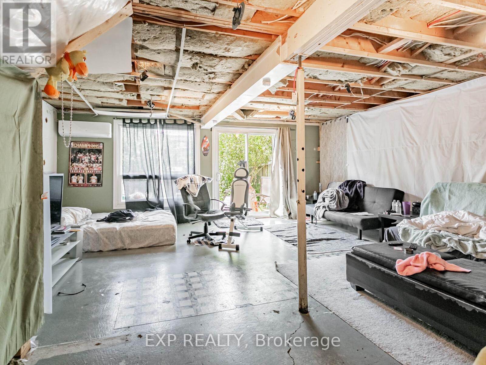 












64 - 2050 UPPER MIDDLE ROAD

,
Burlington (Brant Hills),




Ontario
L7P3R9

