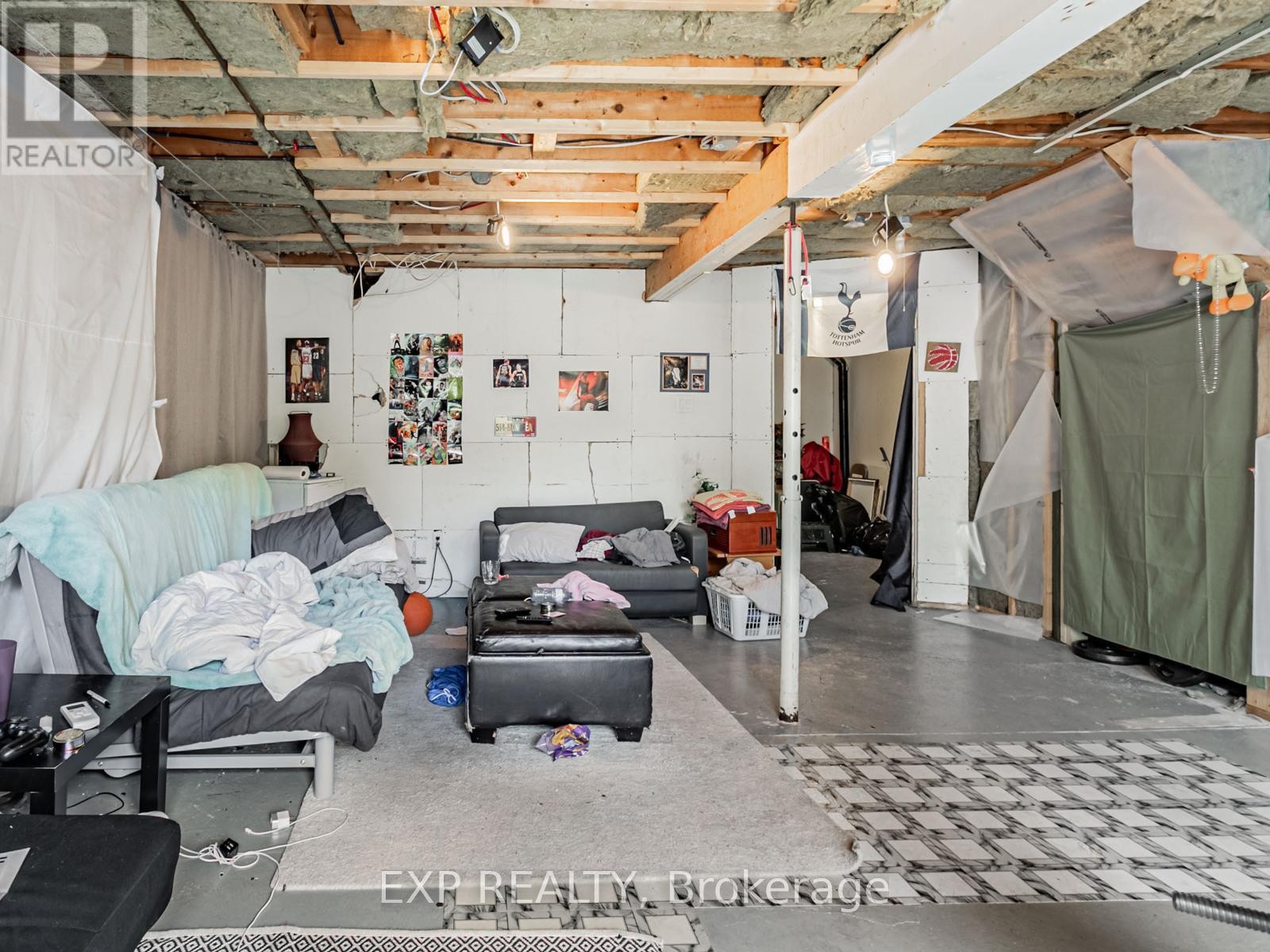 












64 - 2050 UPPER MIDDLE ROAD

,
Burlington (Brant Hills),




Ontario
L7P3R9

