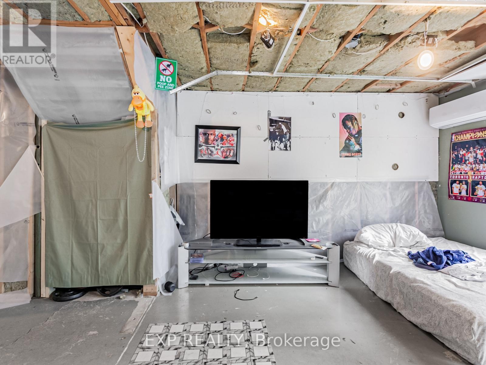 












64 - 2050 UPPER MIDDLE ROAD

,
Burlington (Brant Hills),




Ontario
L7P3R9

