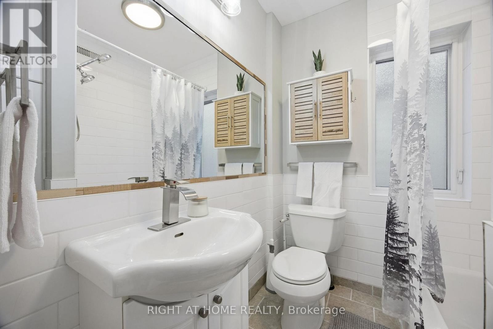 












47 RONALD AVENUE

,
Toronto (Briar Hill-Belgravia),




Ontario
M6E4M8

