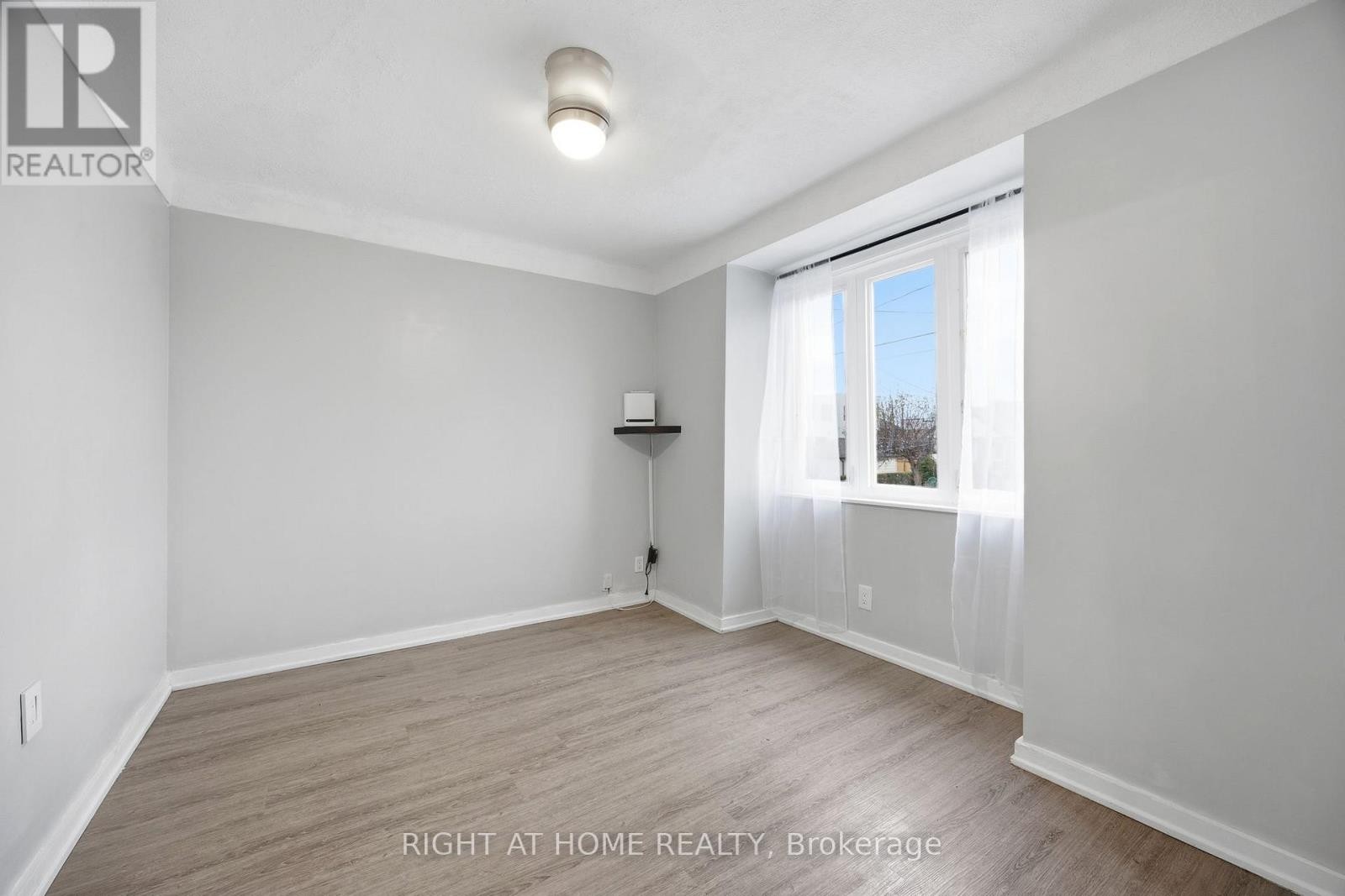 












47 RONALD AVENUE

,
Toronto (Briar Hill-Belgravia),




Ontario
M6E4M8

