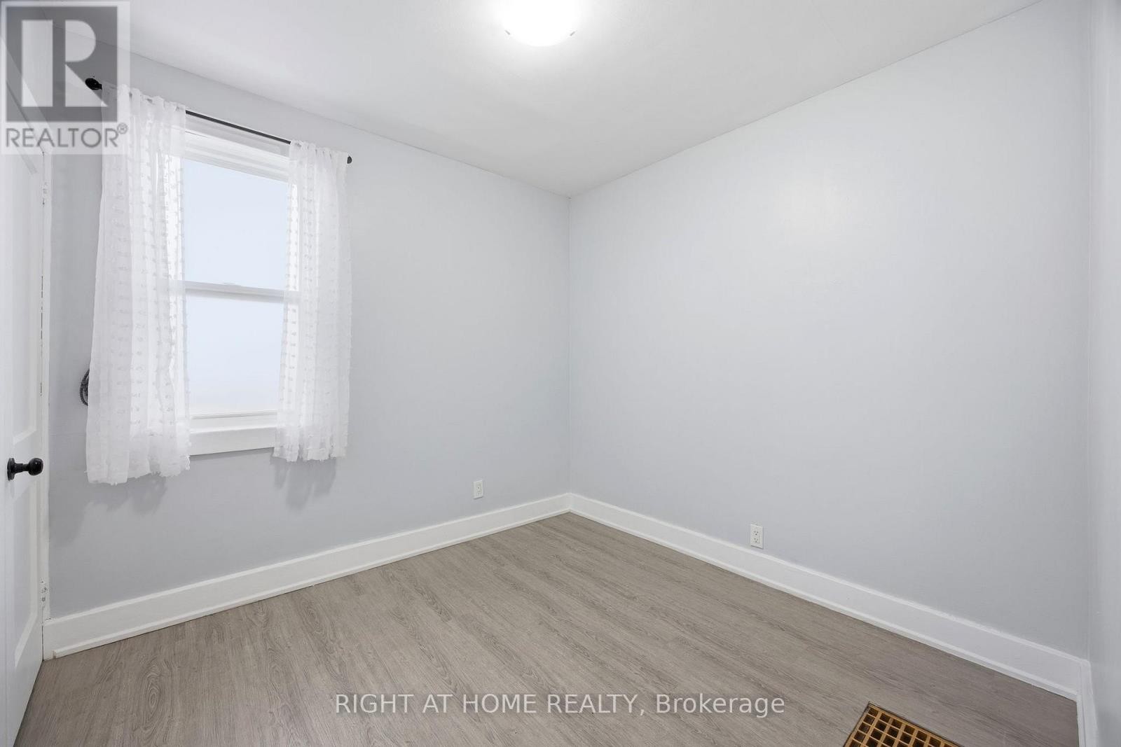 












47 RONALD AVENUE

,
Toronto (Briar Hill-Belgravia),




Ontario
M6E4M8

