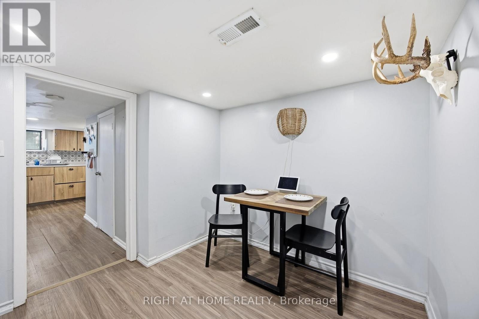 












47 RONALD AVENUE

,
Toronto (Briar Hill-Belgravia),




Ontario
M6E4M8

