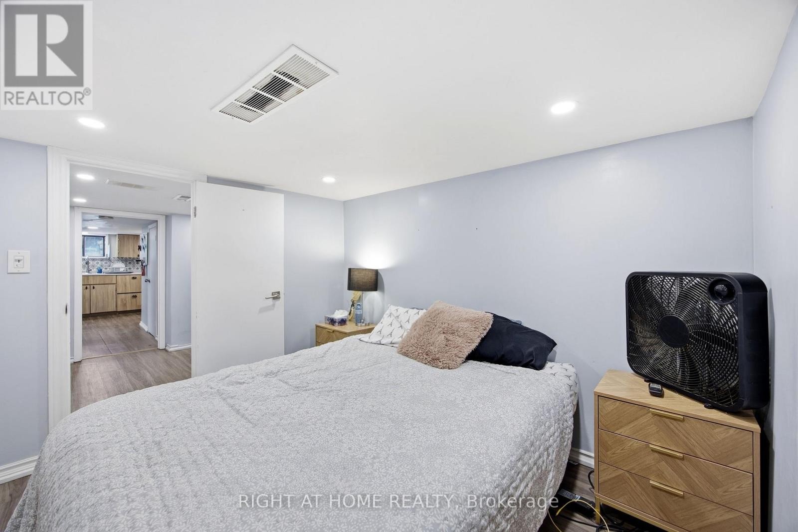 












47 RONALD AVENUE

,
Toronto (Briar Hill-Belgravia),




Ontario
M6E4M8

