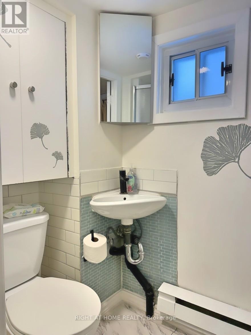 












47 RONALD AVENUE

,
Toronto (Briar Hill-Belgravia),




Ontario
M6E4M8

