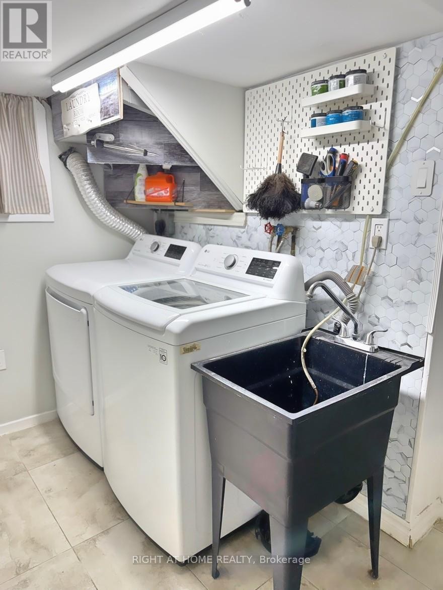 












47 RONALD AVENUE

,
Toronto (Briar Hill-Belgravia),




Ontario
M6E4M8

