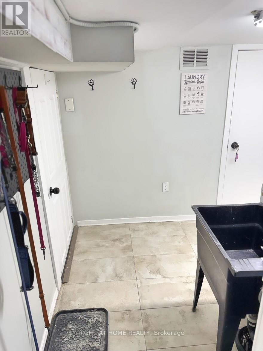 












47 RONALD AVENUE

,
Toronto (Briar Hill-Belgravia),




Ontario
M6E4M8

