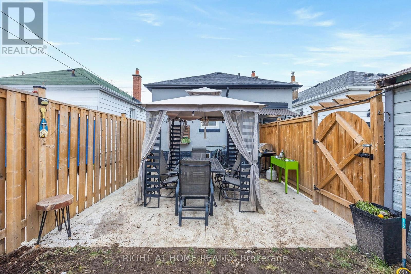 












47 RONALD AVENUE

,
Toronto (Briar Hill-Belgravia),




Ontario
M6E4M8

