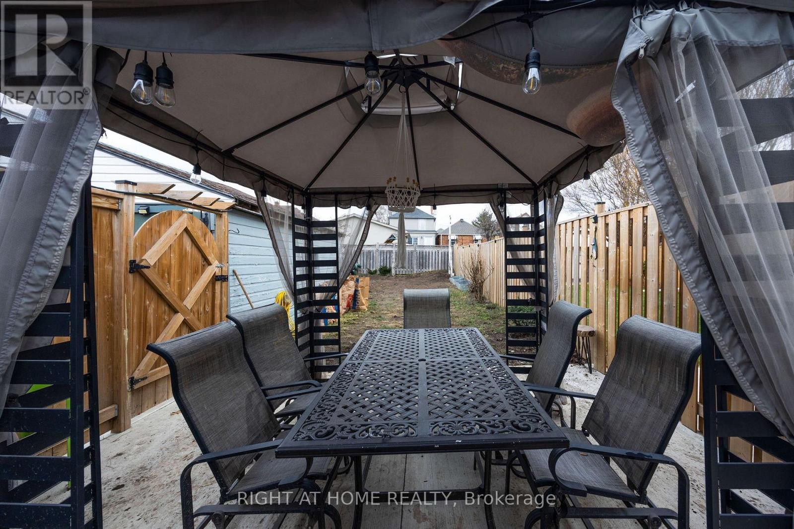 












47 RONALD AVENUE

,
Toronto (Briar Hill-Belgravia),




Ontario
M6E4M8

