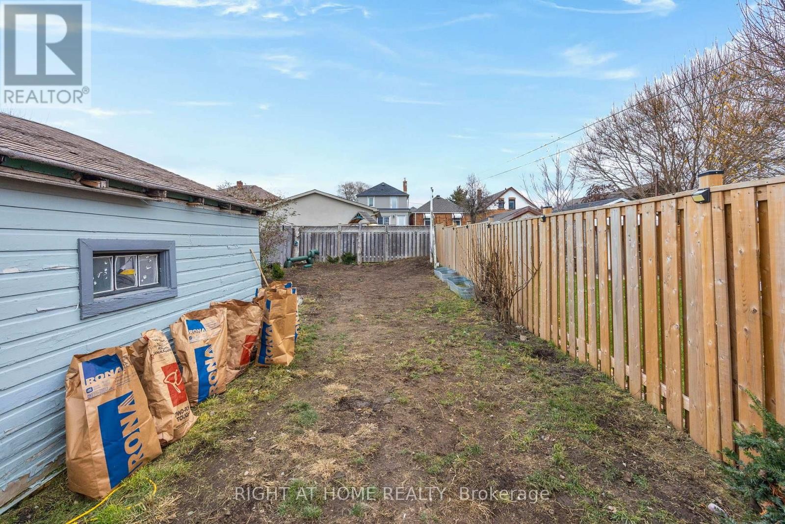 












47 RONALD AVENUE

,
Toronto (Briar Hill-Belgravia),




Ontario
M6E4M8

