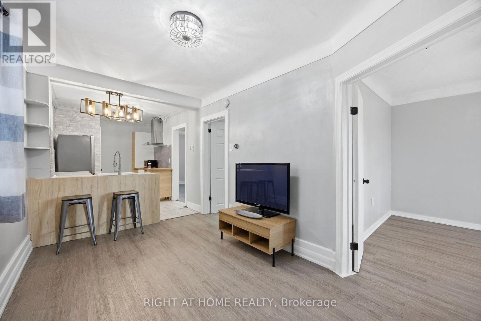 












47 RONALD AVENUE

,
Toronto (Briar Hill-Belgravia),




Ontario
M6E4M8

