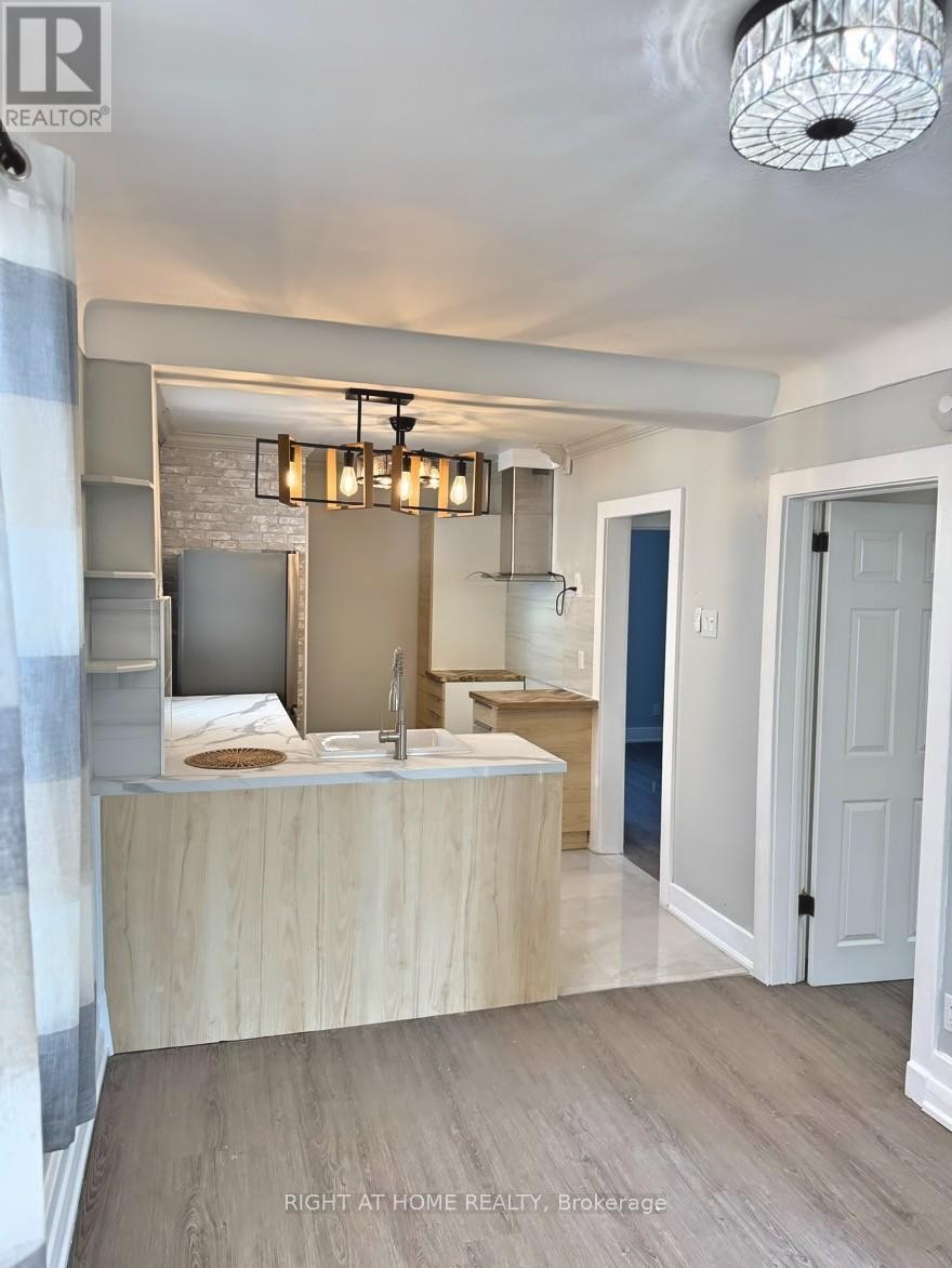 












47 RONALD AVENUE

,
Toronto (Briar Hill-Belgravia),




Ontario
M6E4M8

